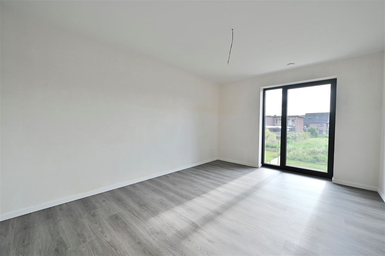 Moderne nieuwbouwwoning met 4 slpk en zonnige tuin