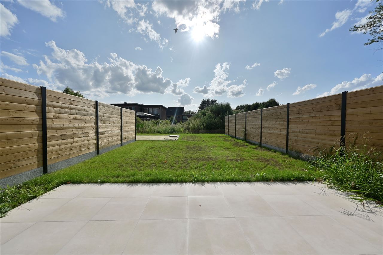 Moderne nieuwbouwwoning met 4 slpk en zonnige tuin