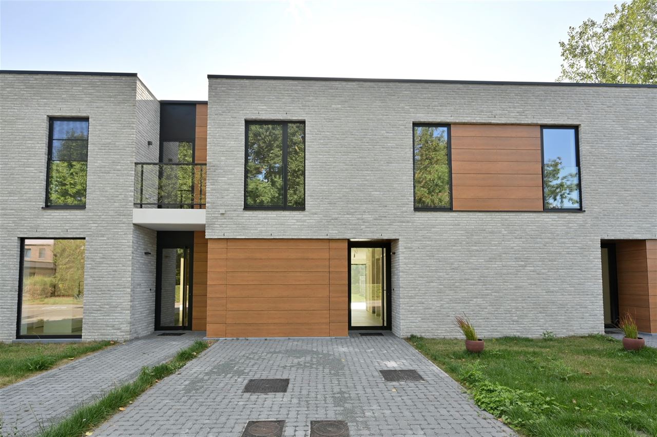 Moderne nieuwbouwwoning met 4 slpk en zonnige tuin