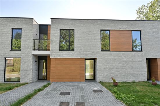 Moderne nieuwbouwwoning met 4 slpk en zonnige tuin