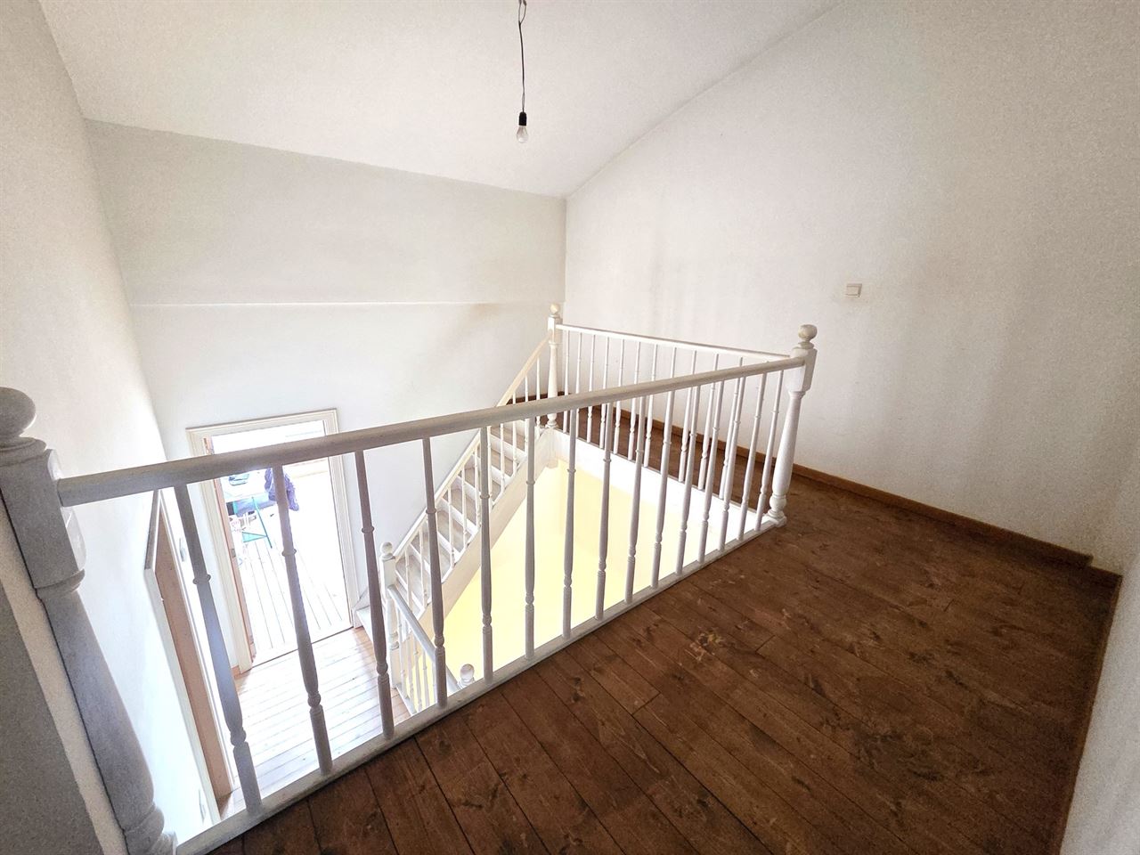 Ruime veelzijdige woning, 4 slpk met groot bijgebouw aan de Bist