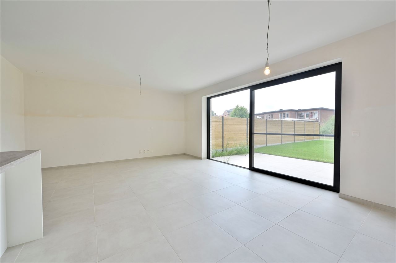 Moderne nieuwbouwwoning met 4 slpk en zonnige tuin