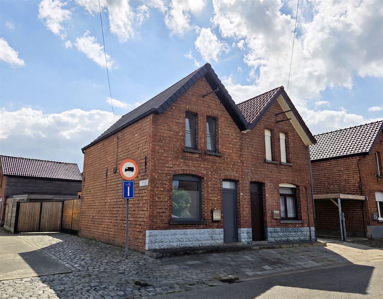 Instapklare woning, 2 slks met zonnige tuin en carport nabij centrum Heist