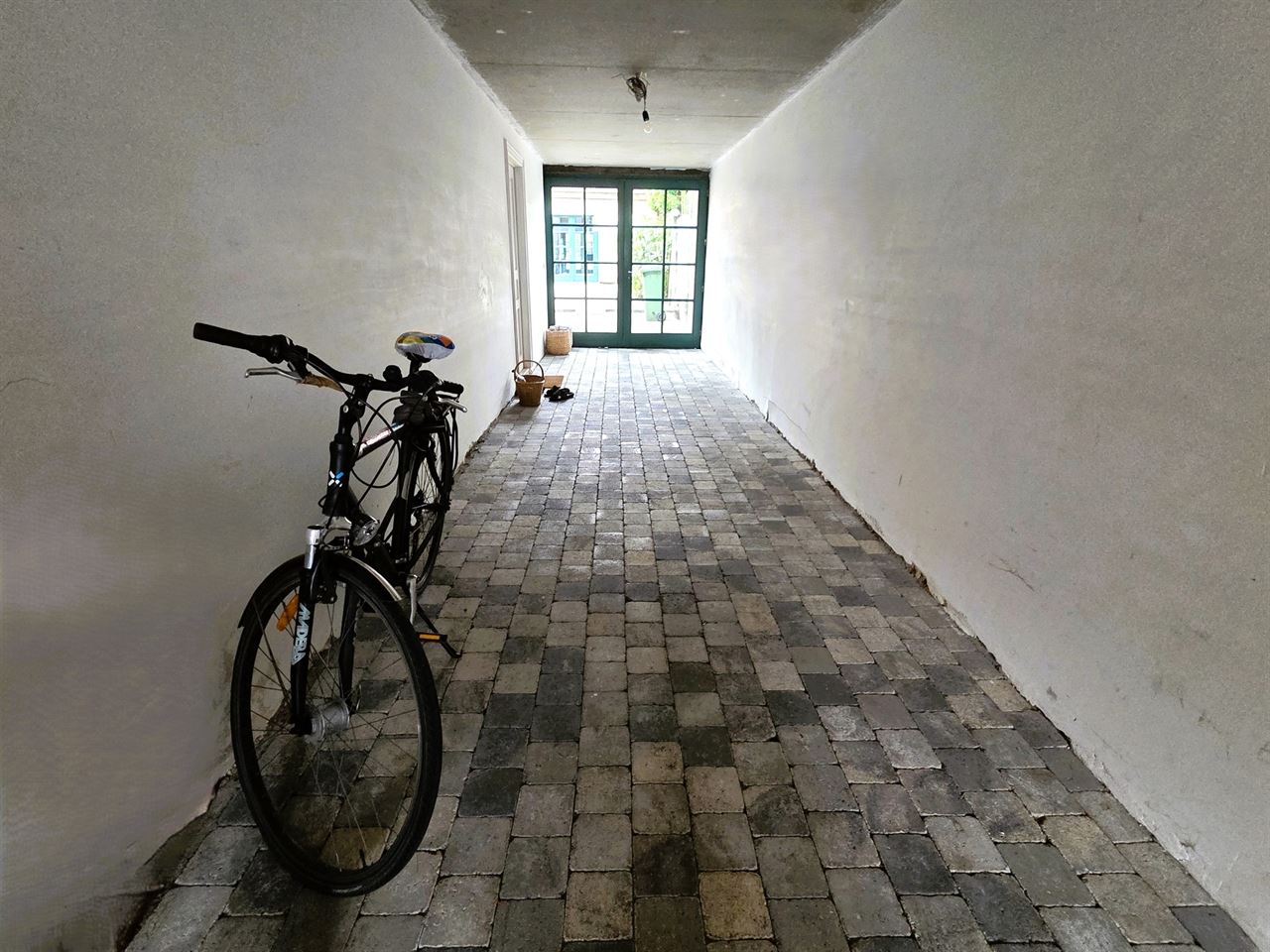 Ruime veelzijdige woning, 4 slpk met groot bijgebouw aan de Bist