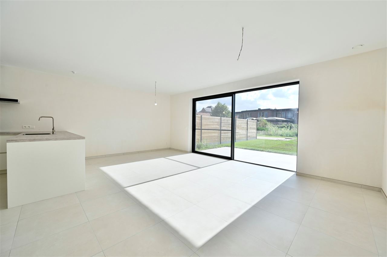 Moderne nieuwbouwwoning met 4 slpk en zonnige tuin