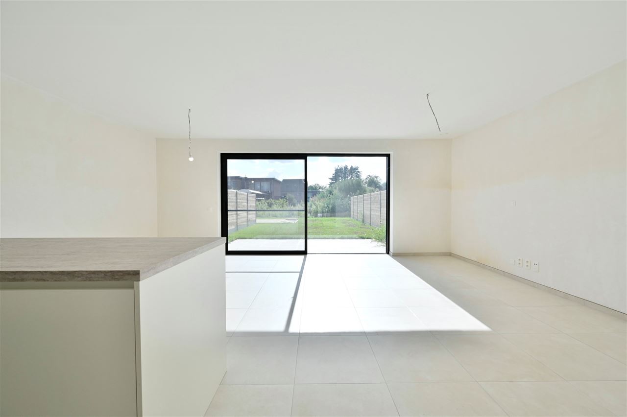Moderne nieuwbouwwoning met 4 slpk en zonnige tuin