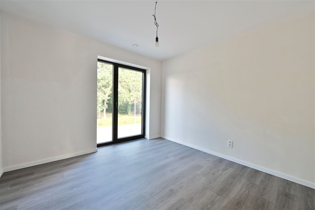 Moderne nieuwbouwwoning met 4 slpk en zonnige tuin