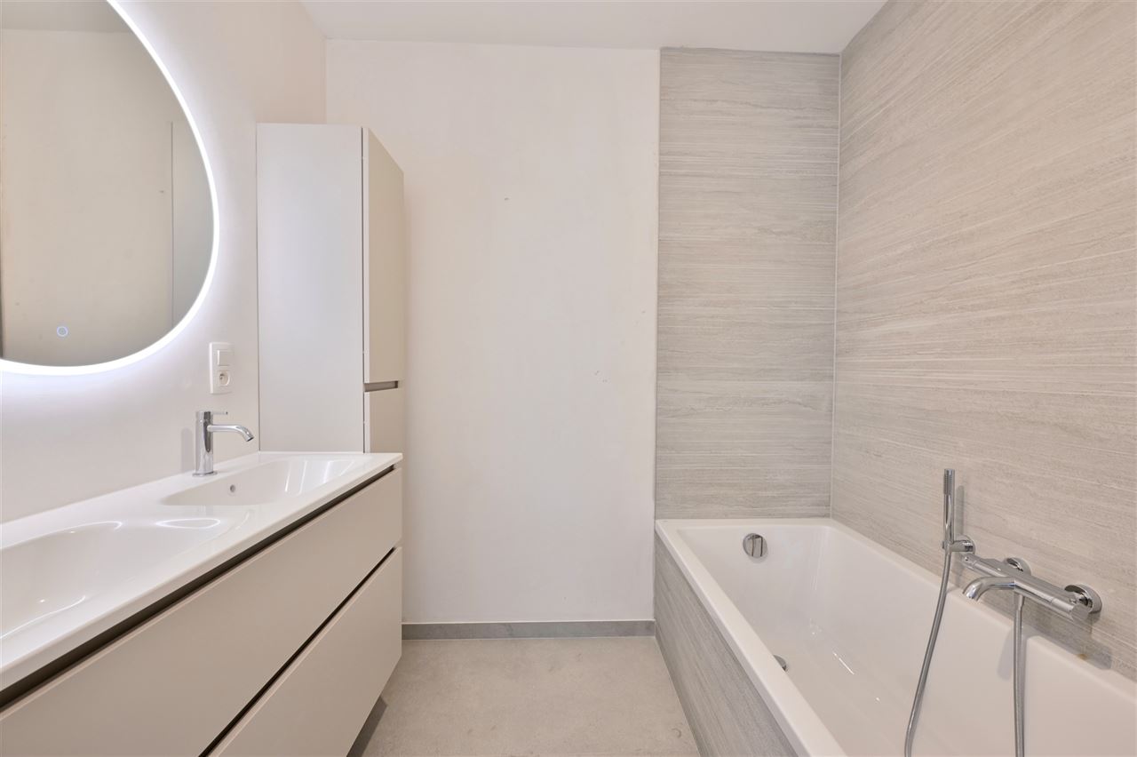 Moderne nieuwbouwwoning met 4 slpk en zonnige tuin