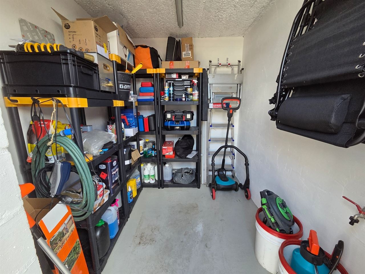 Instapklare woning, 2 slks met zonnige tuin en carport nabij centrum Heist