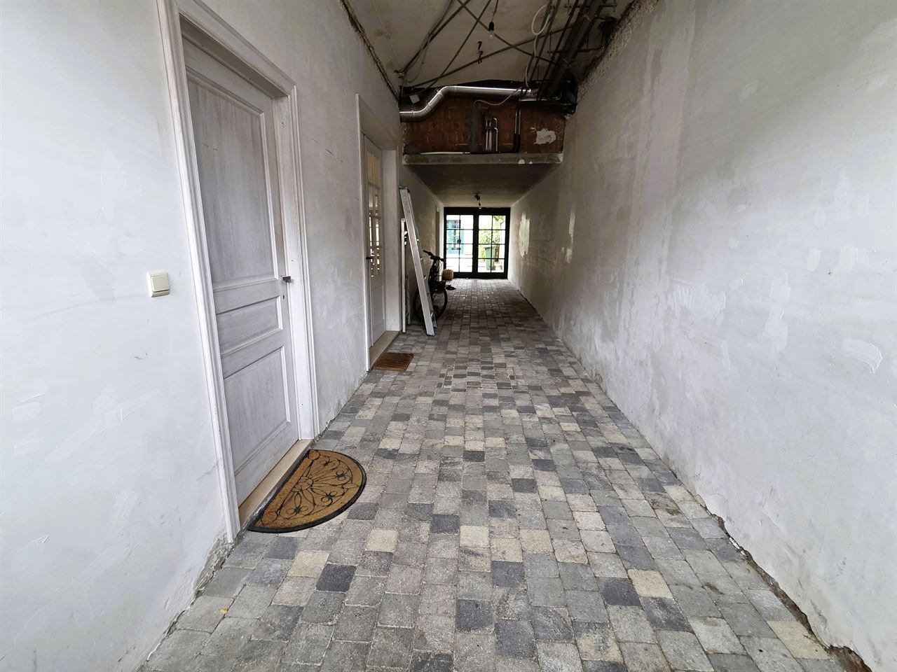 Ruime veelzijdige woning, 4 slpk met groot bijgebouw aan de Bist