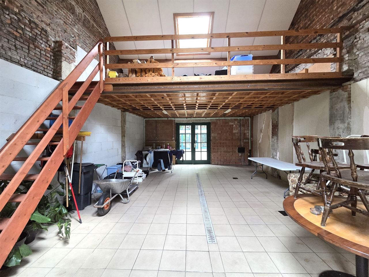 Ruime veelzijdige woning, 4 slpk met groot bijgebouw aan de Bist