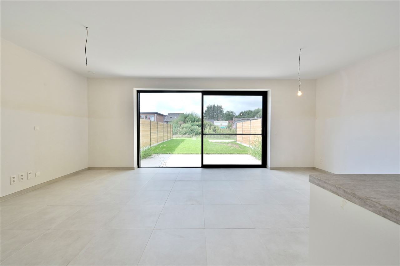 Moderne nieuwbouwwoning met 4 slpk en zonnige tuin