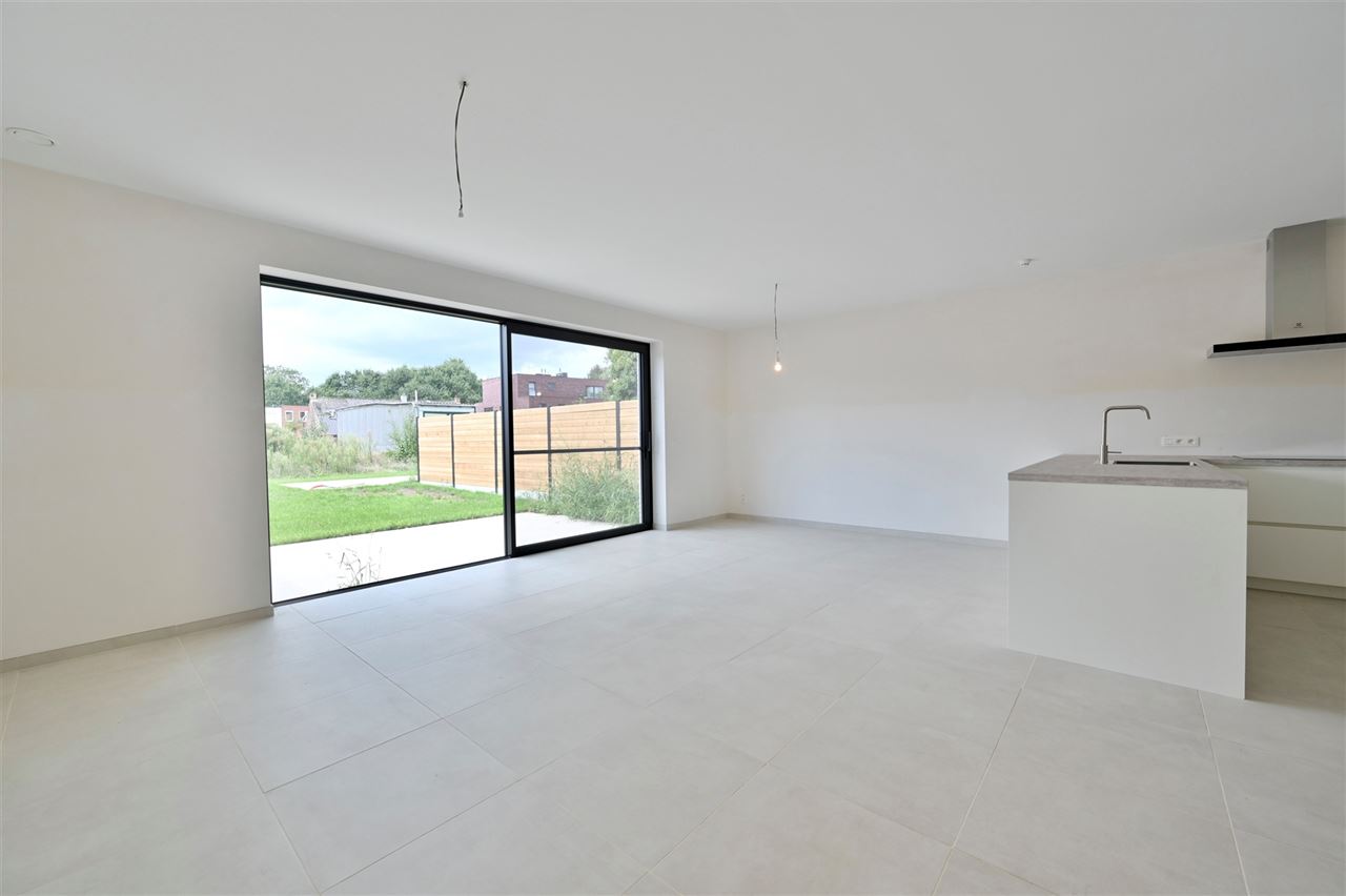 Moderne nieuwbouwwoning met 4 slpk en zonnige tuin
