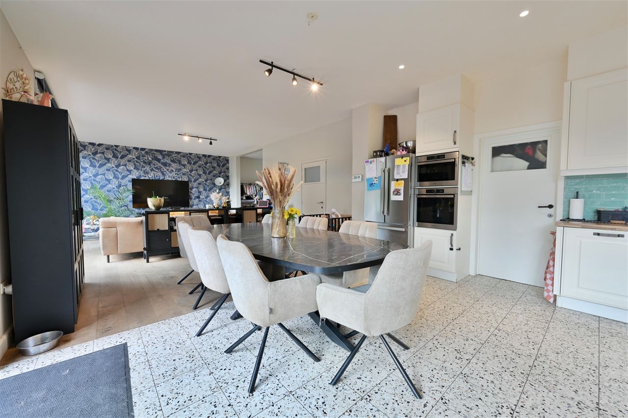 Veelzijdige woning met 5 slpks en bijgebouw van ca. 150 m²