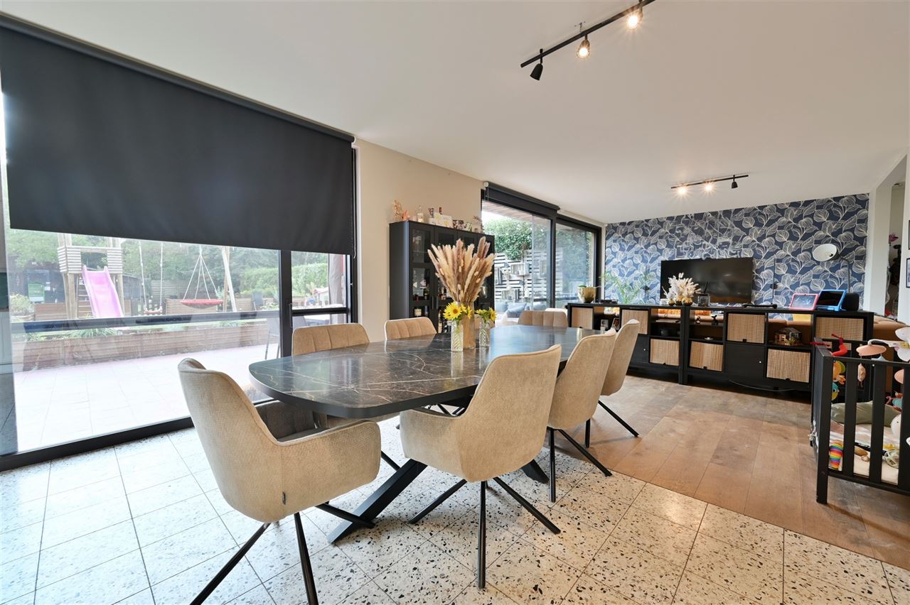 Veelzijdige woning met 5 slpks en bijgebouw van ca. 150 m²