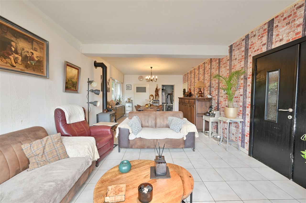 Veelzijdige woning met 5 slpks en bijgebouw van ca. 150 m²