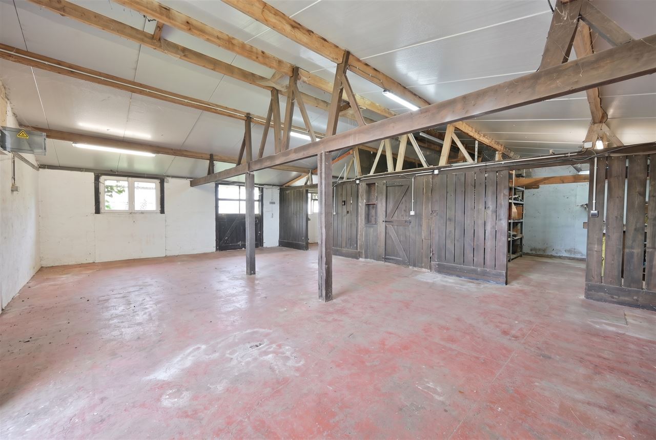 Veelzijdige woning met 5 slpks en bijgebouw van ca. 150 m²