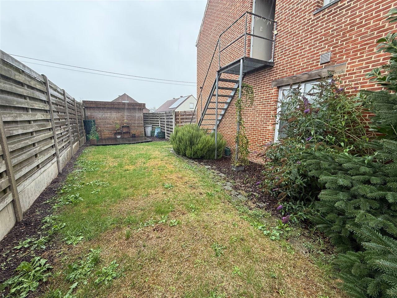 Appartement met 2 Slpks en tuin.