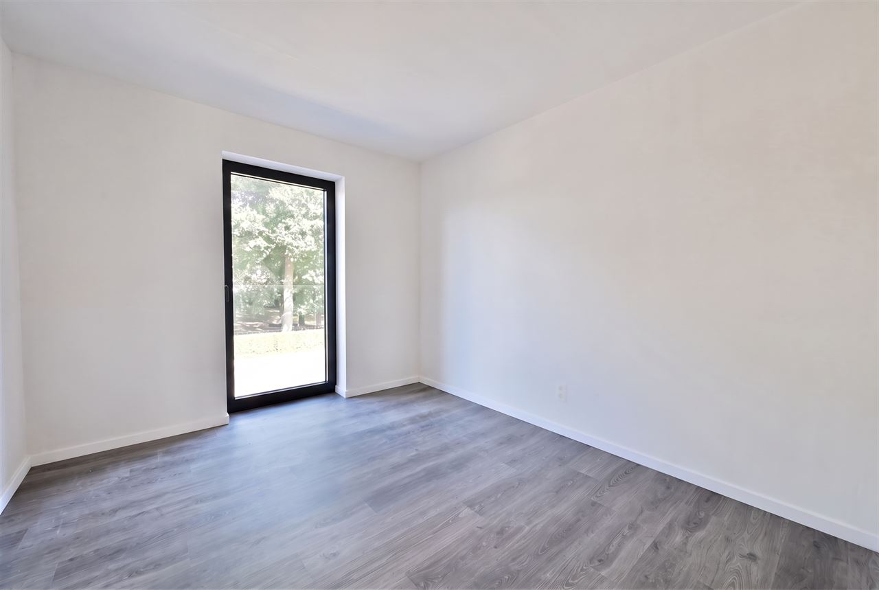 Moderne nieuwbouwwoning met 4 slpk en zonnige tuin
