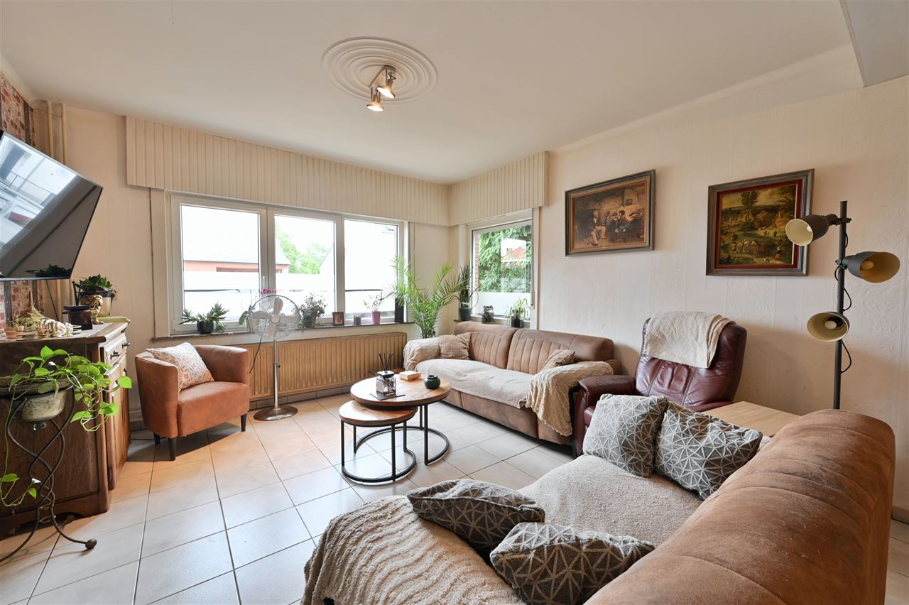 Veelzijdige woning met 5 slpks en bijgebouw van ca. 150 m²