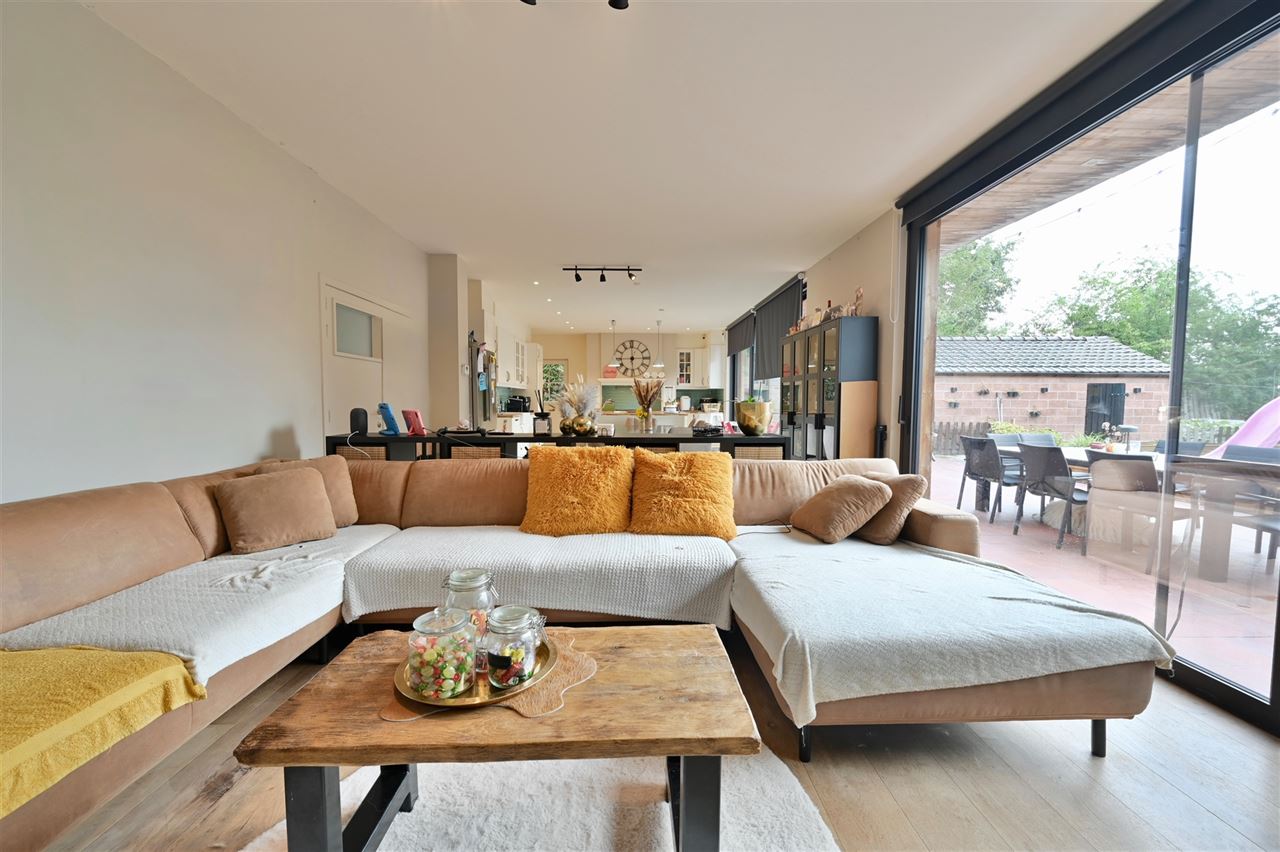 Veelzijdige woning met 5 slpks en bijgebouw van ca. 150 m²