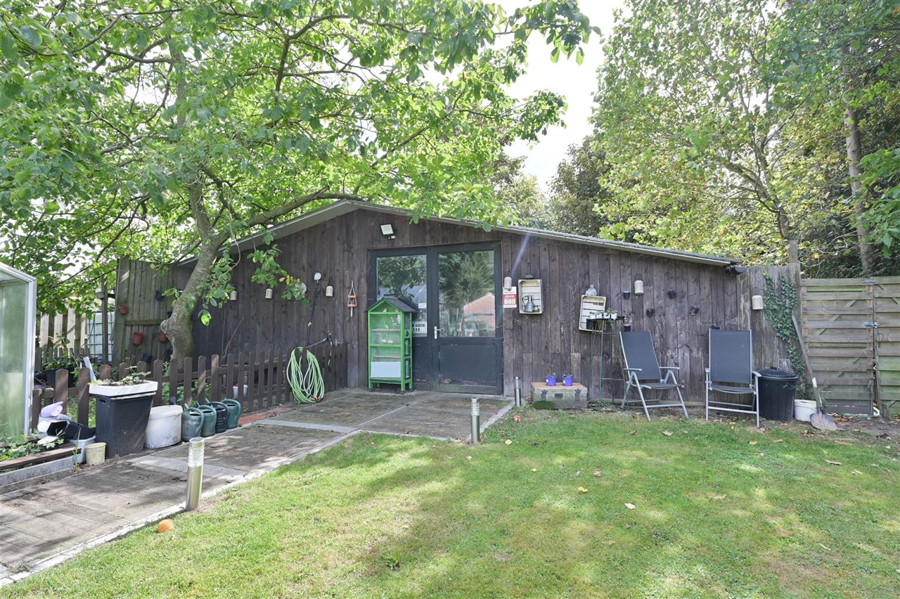 Veelzijdige woning met 5 slpks en bijgebouw van ca. 150 m²