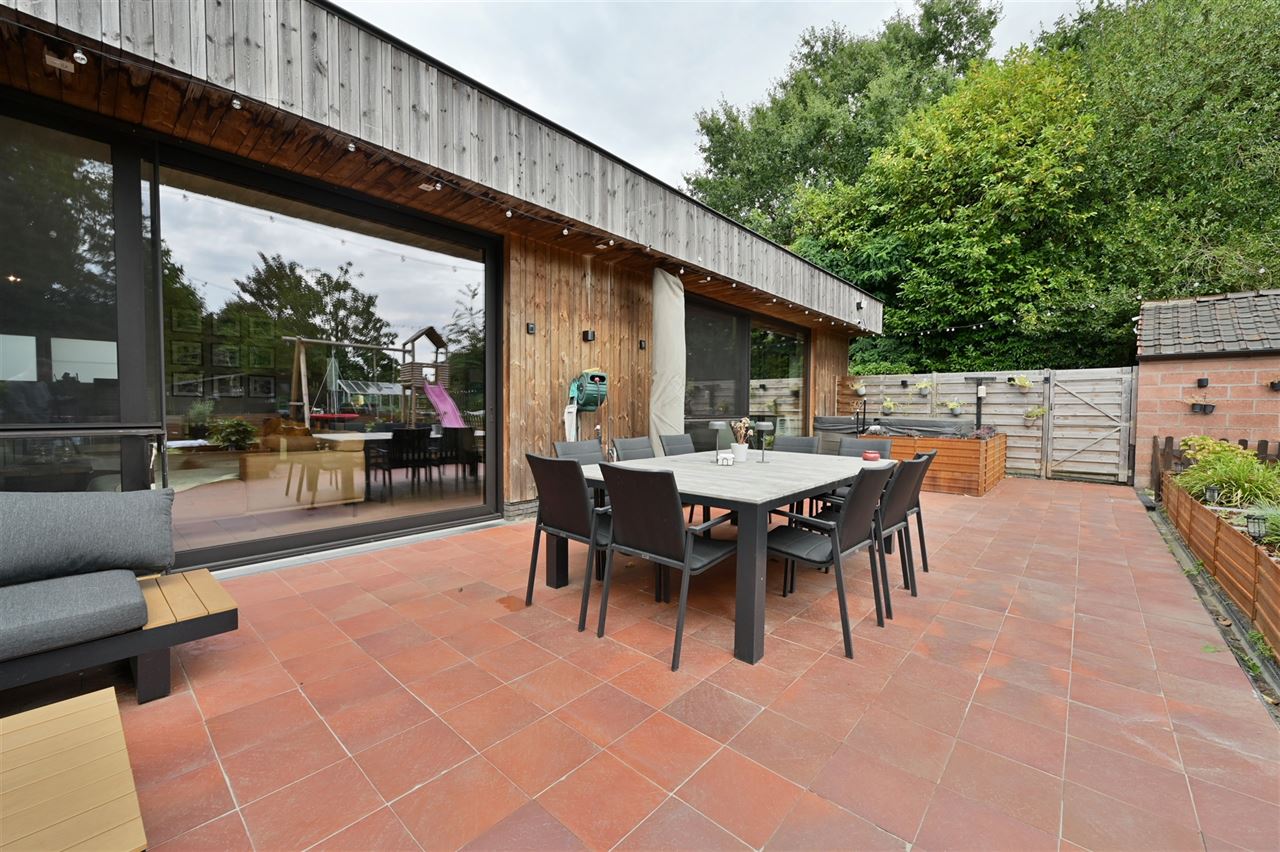 Veelzijdige woning met 5 slpks en bijgebouw van ca. 150 m²