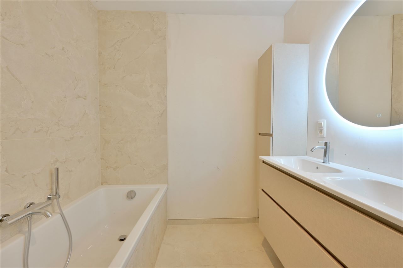 Moderne nieuwbouwwoning met 4 slpk en zonnige tuin