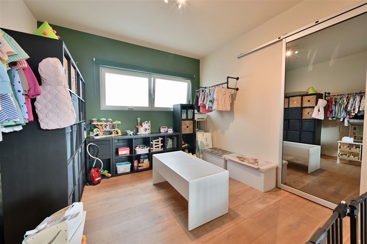 Veelzijdige woning met 5 slpks en bijgebouw van ca. 150 m²