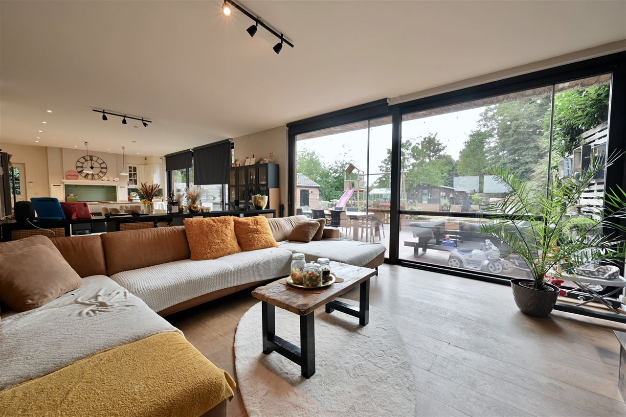 Veelzijdige woning met 5 slpks en bijgebouw van ca. 150 m²