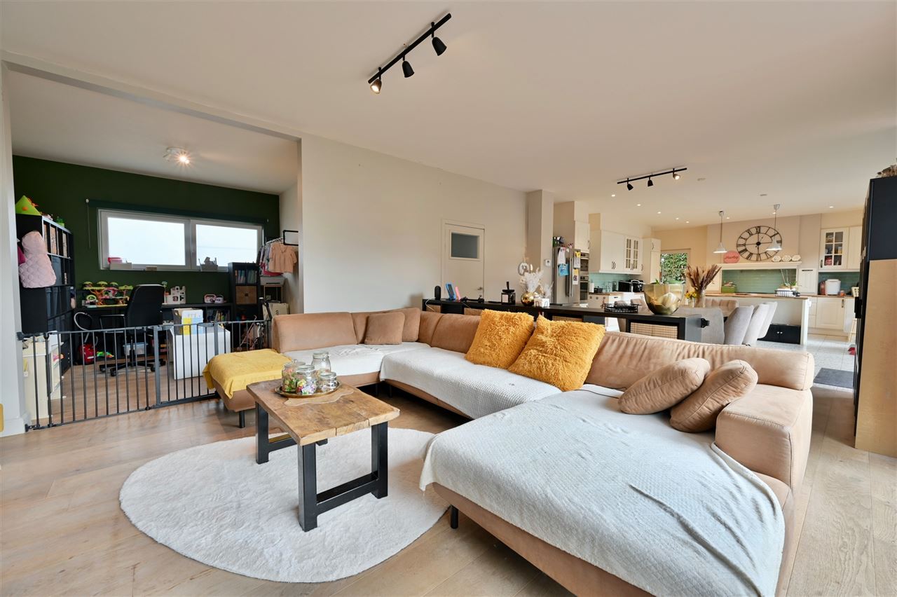 Veelzijdige woning met 5 slpks en bijgebouw van ca. 150 m²