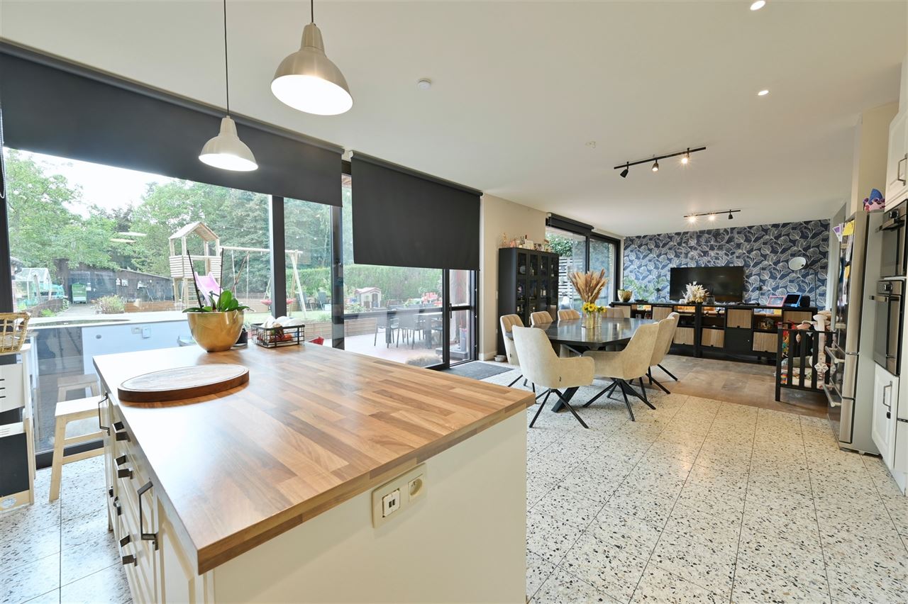 Veelzijdige woning met 5 slpks en bijgebouw van ca. 150 m²