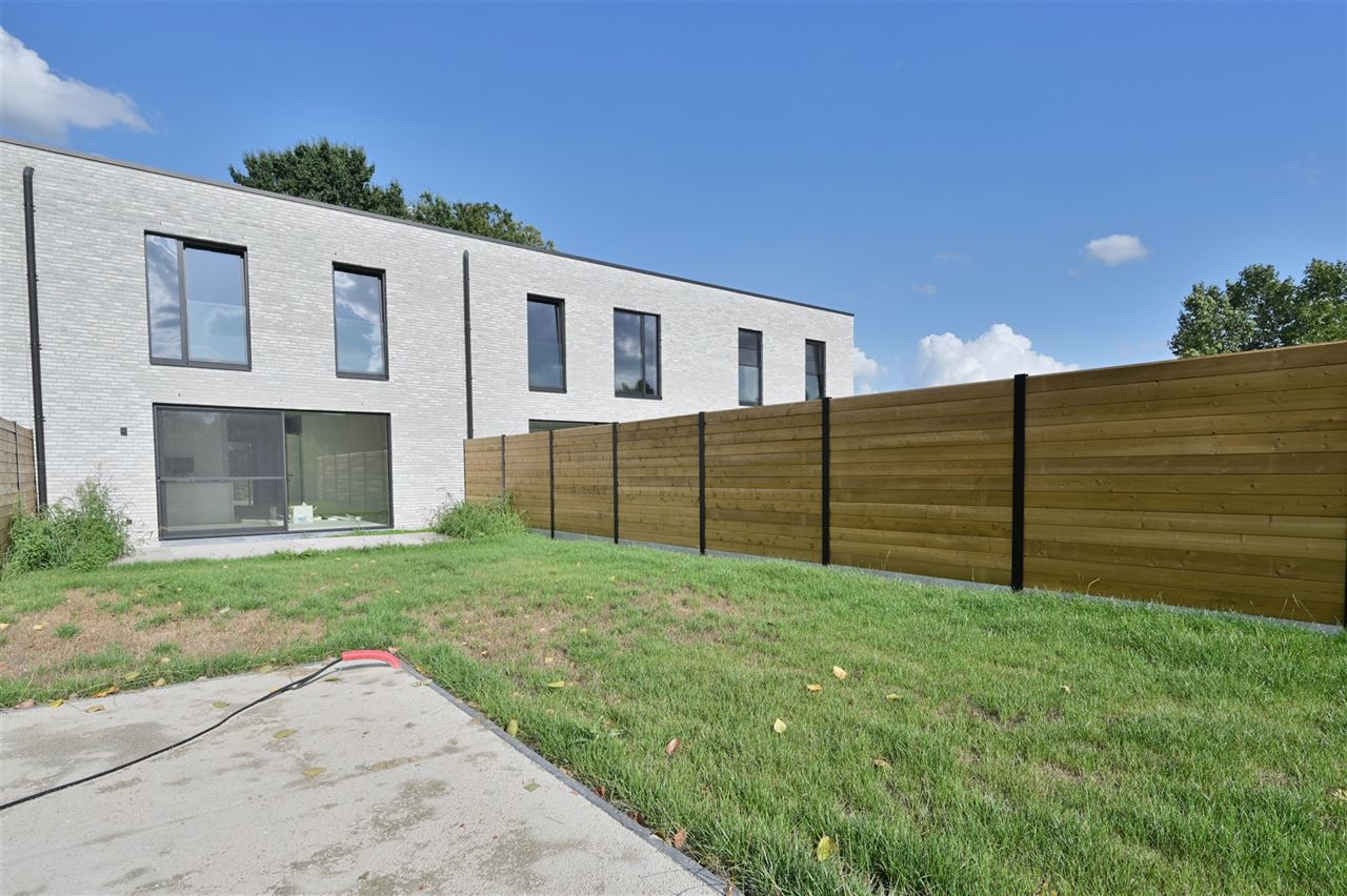 Moderne nieuwbouwwoning met 4 slpk en zonnige tuin