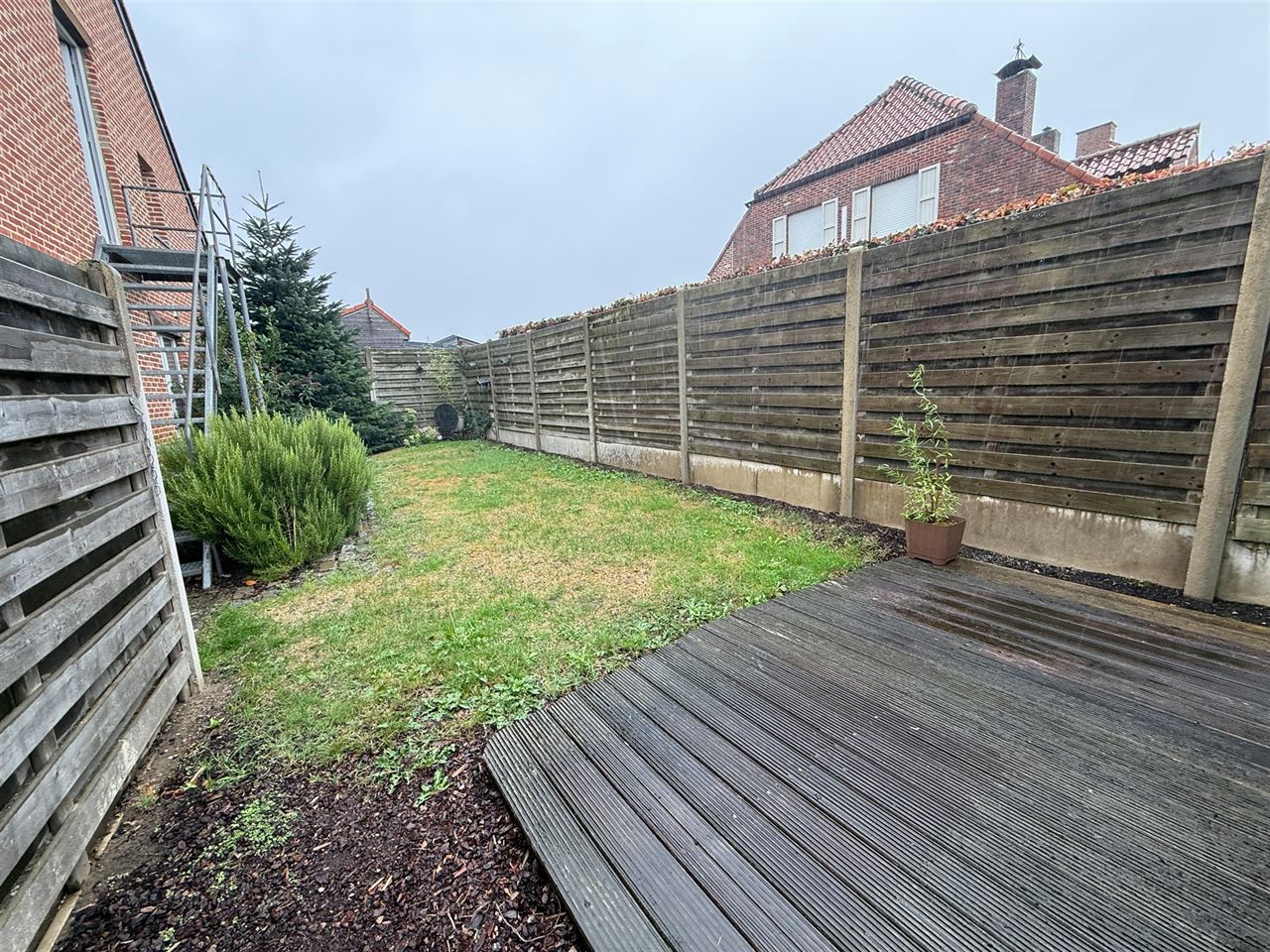 Appartement met 2 Slpks en tuin.