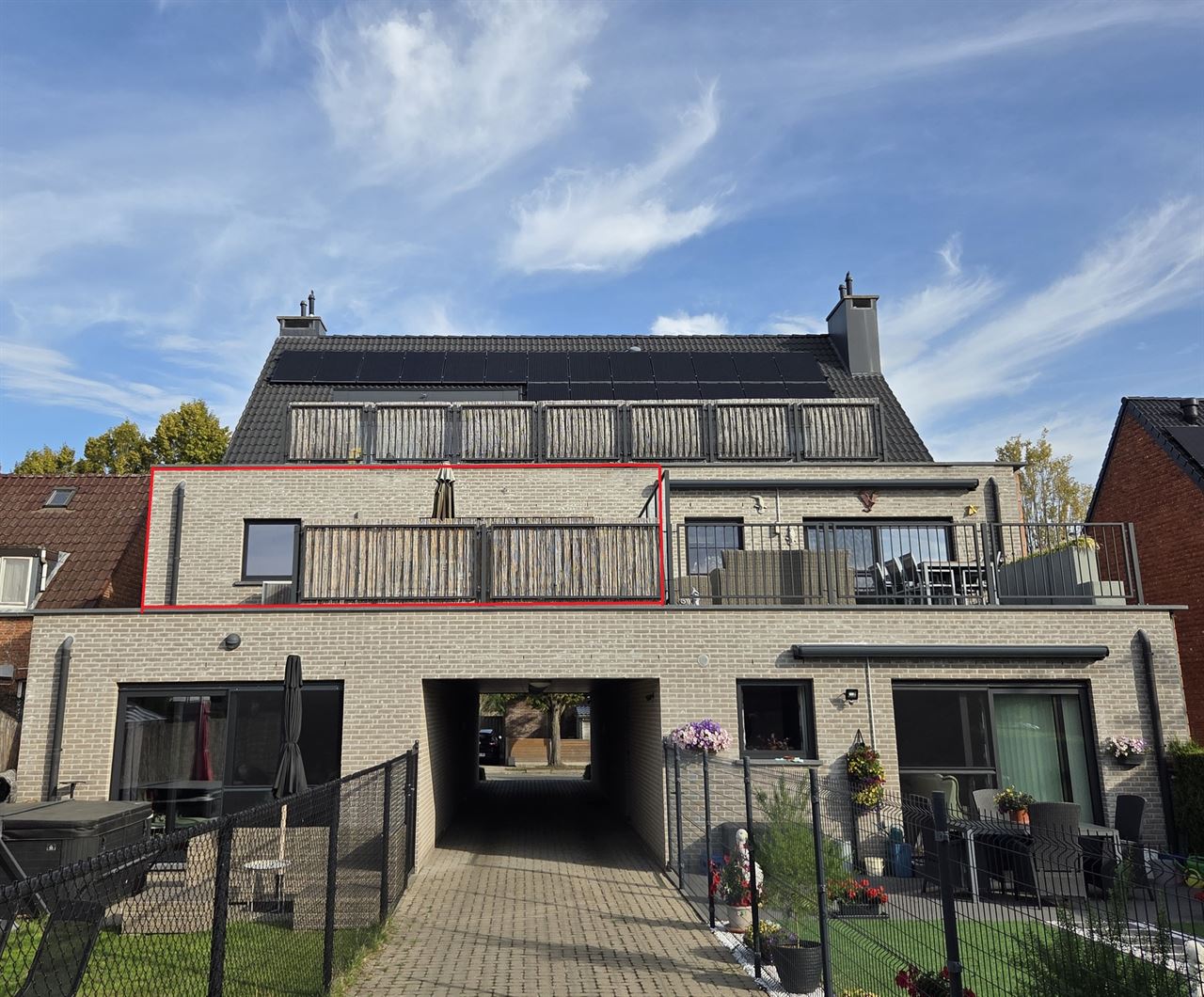 Instapklaar 2slpk- appartement met zuidgericht terras en carport in hartje Berlaar