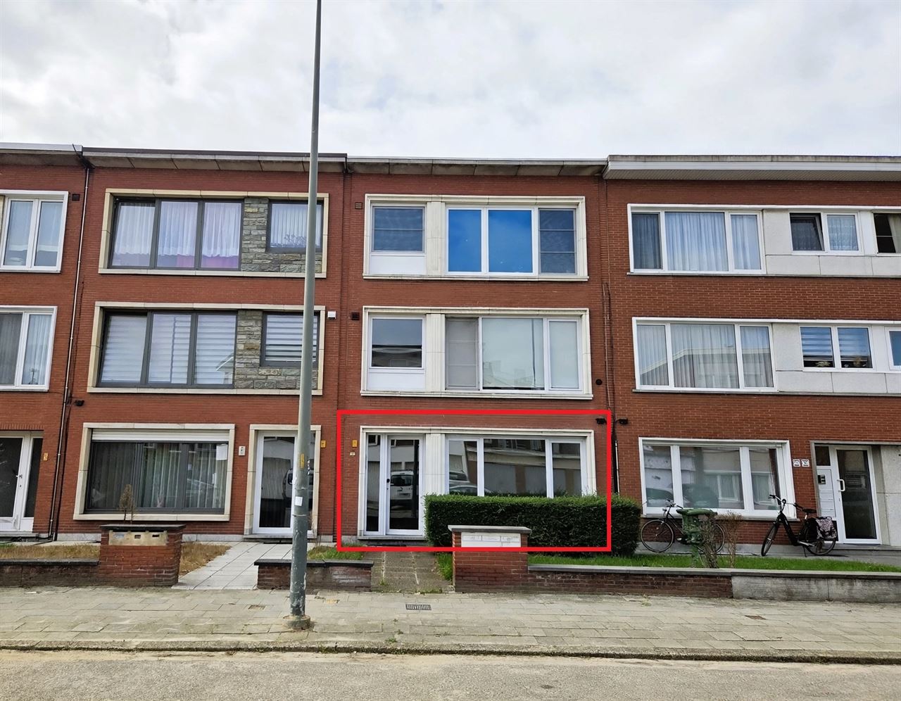 Instapklaar gelijkvloers appartement met zonnige tuin