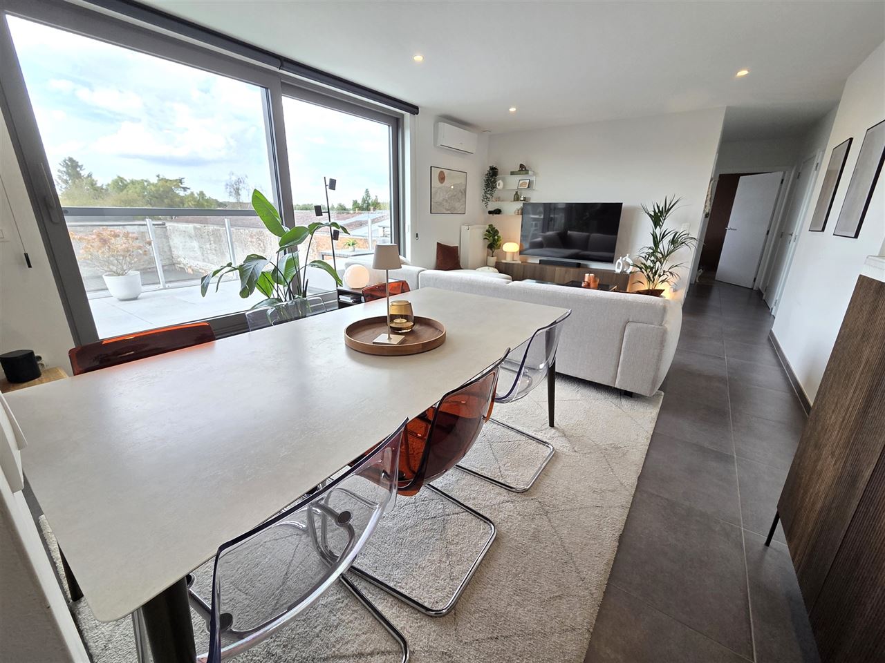 Energiezuinig appartement met 2 slks, zeer groot terras, carport en kelderberging