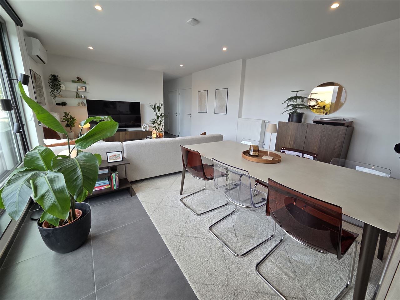 Energiezuinig appartement met 2 slks, zeer groot terras, carport en kelderberging