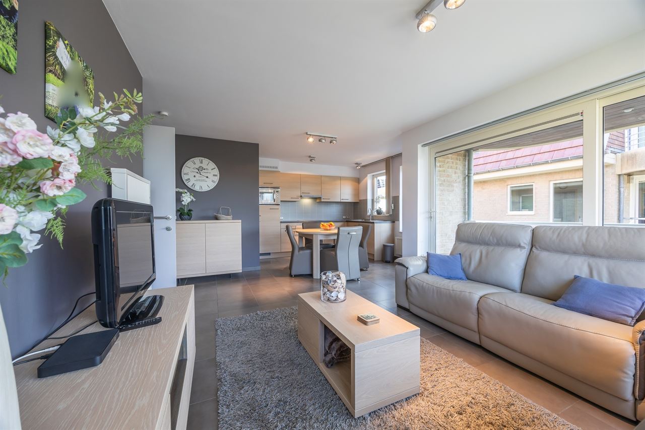 Zonnig 2 slpk hoekappartement met zuidgericht terras, garagebox, kelder en staanplaats