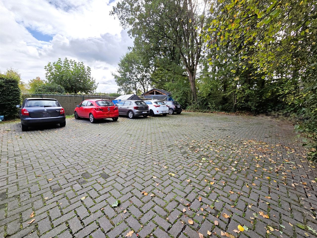 Ruim duplexapp van 144 m², 3 slpks met zuidgerichte tuin en 2 staanplaatsen