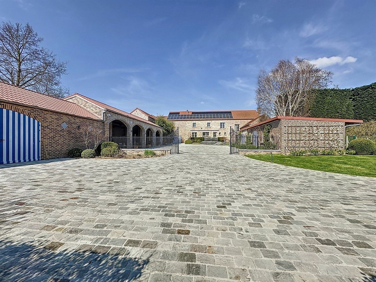 Propriété d’exception avec piscine, grange et parc de 3ha