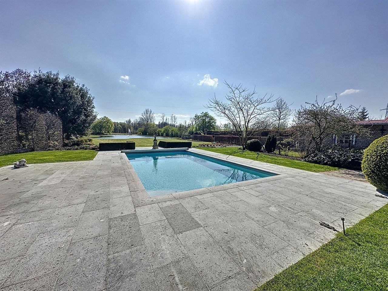 Propriété d’exception avec piscine, grange et parc de 3ha