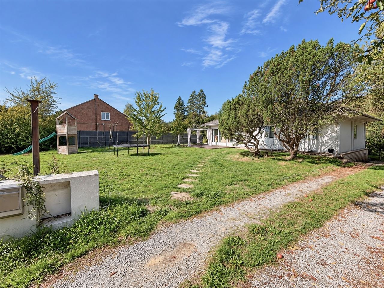 Plain-pied sur 14 ares avec garage et caves