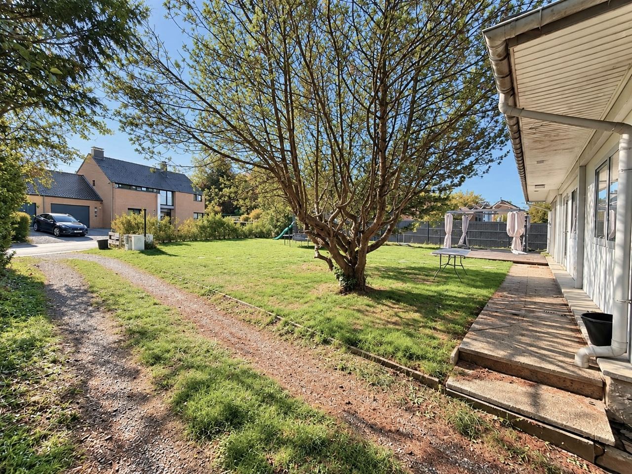 Plain-pied sur 14 ares avec garage et caves