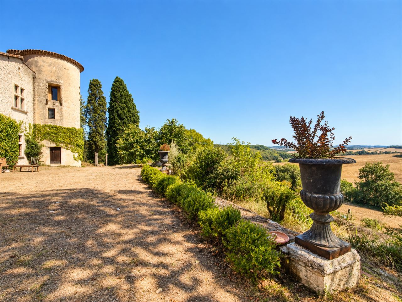 CHÂTEAU DE PIMBAT-CRUZALET – DOMAINE D’EXCEPTION
