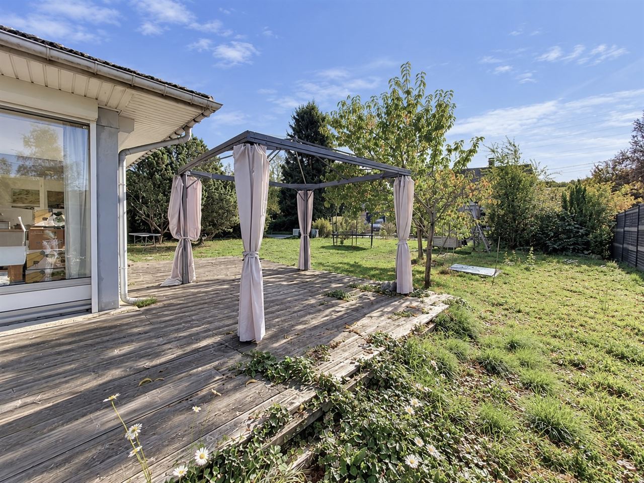 Plain-pied sur 14 ares avec garage et caves