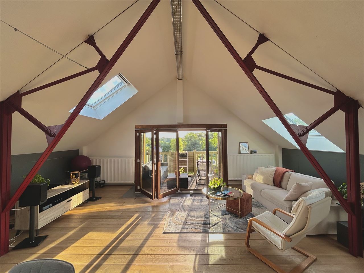 Loft avec balcon et emplacement de parking