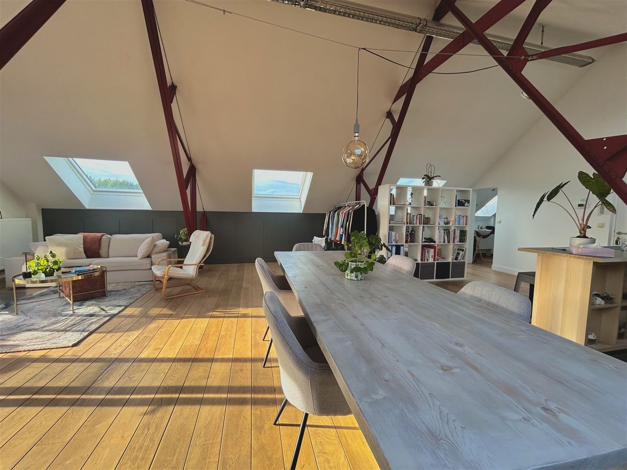 Loft avec balcon et emplacement de parking