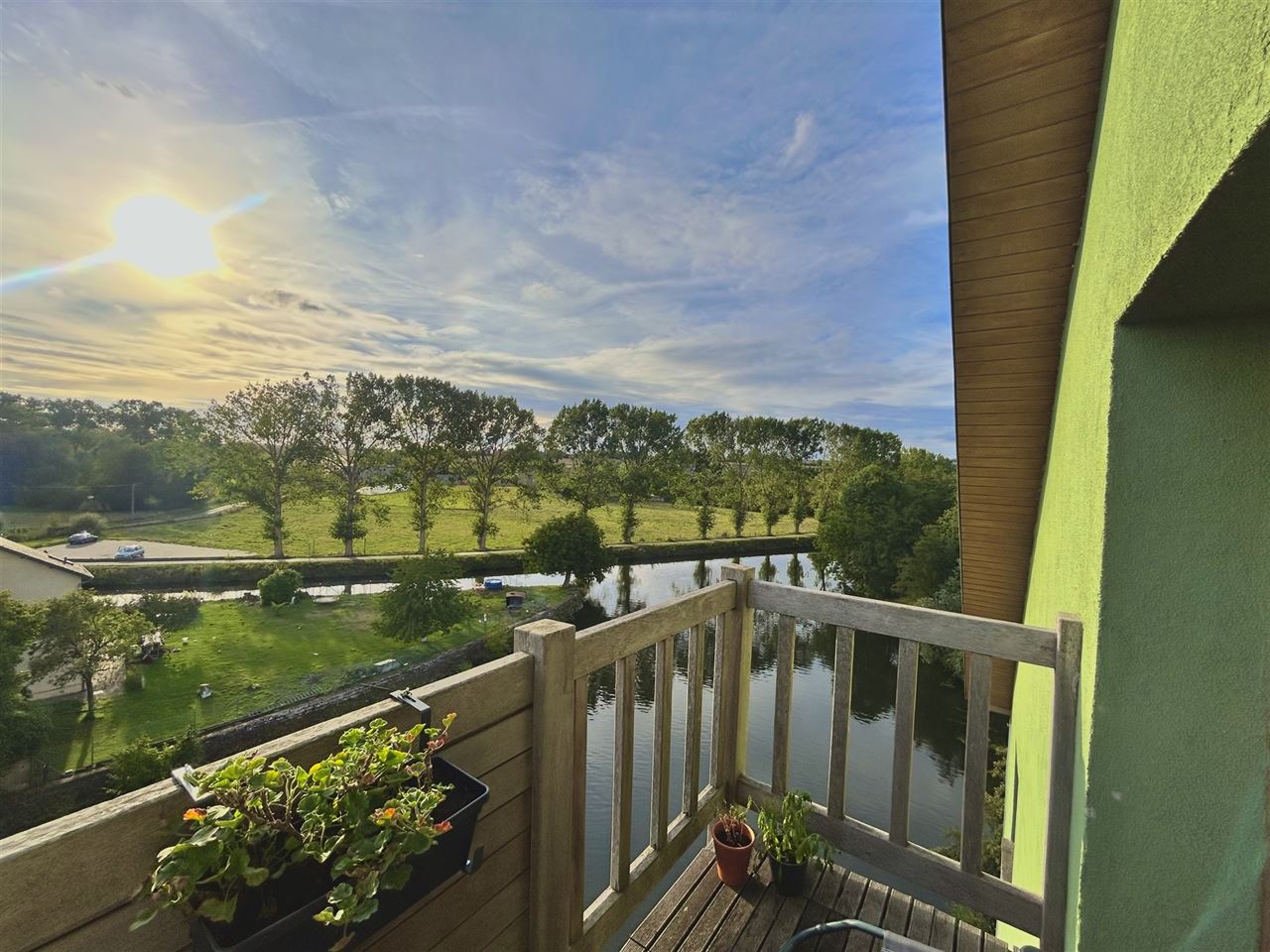 Loft avec balcon et emplacement de parking
