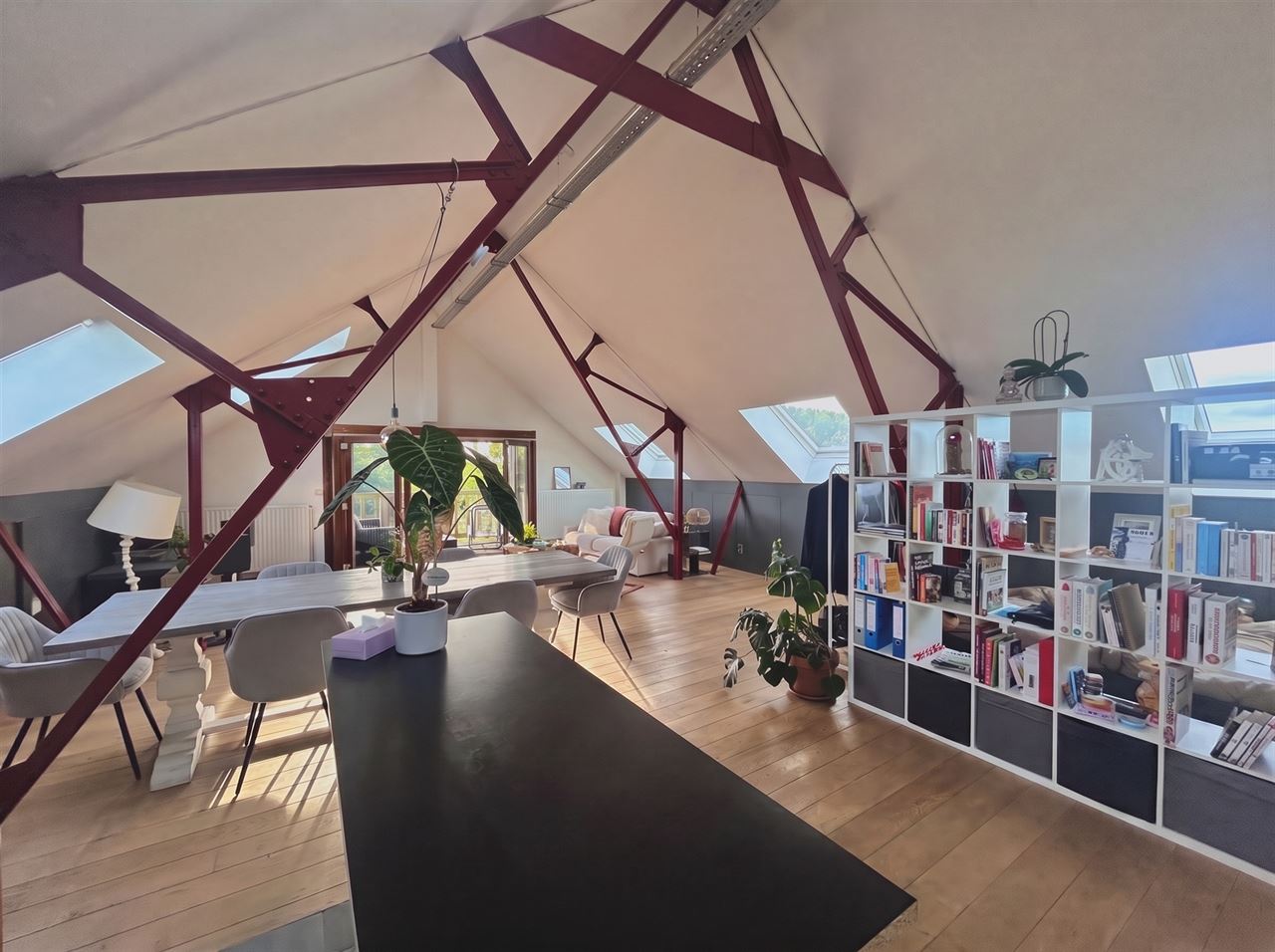 Loft avec balcon et emplacement de parking